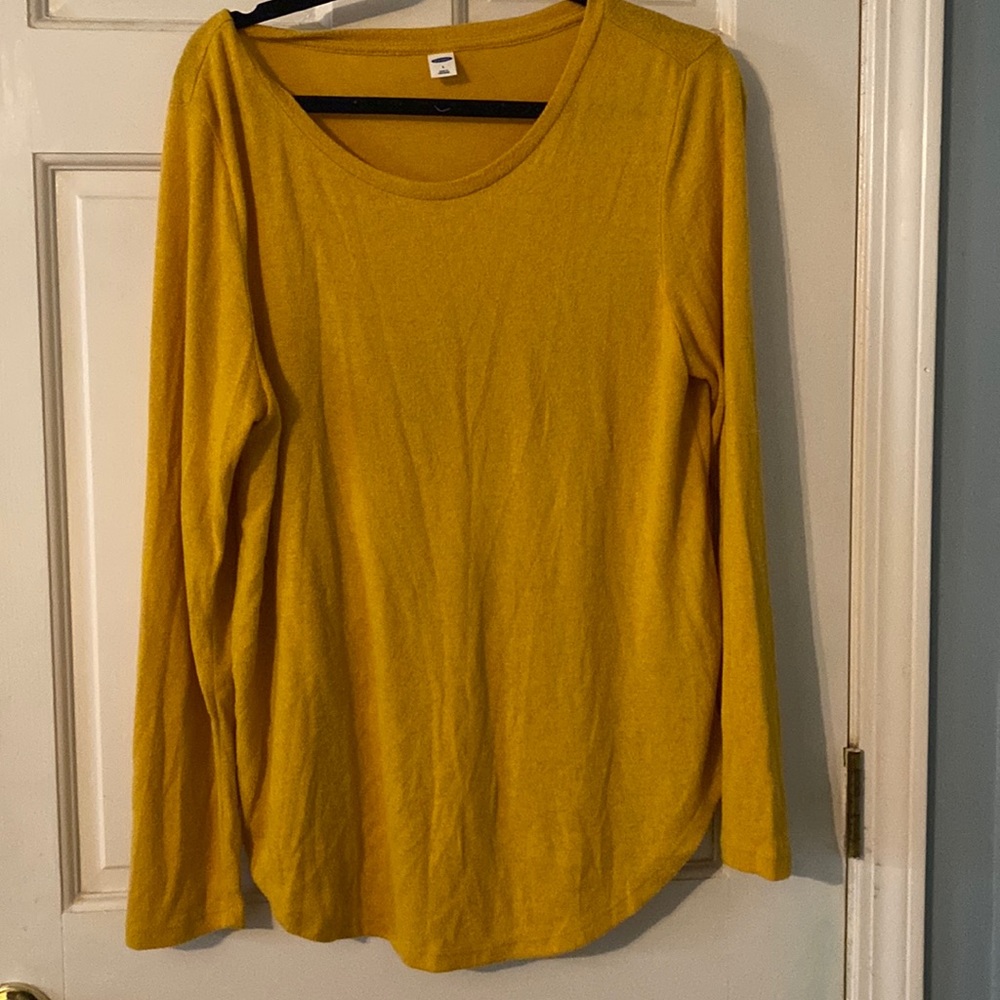 Thin yellow sweater